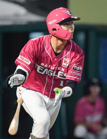 4回楽天2死、宗山が右中間に本塁打を放つ=楽天モバイルパーク