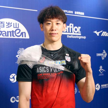 ポーランド戦に向けた練習後、ポーズをとる石川=寧波(共同)