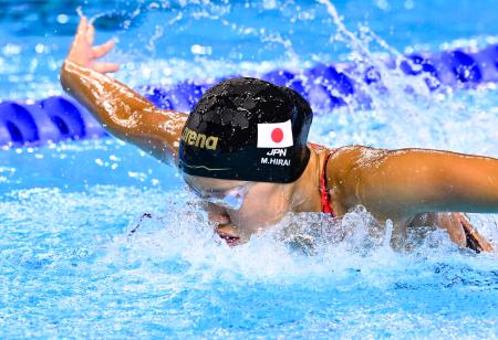 混合400メートルメドレーリレー決勝 バタフライで力泳する第3泳者の平井瑞希=シンガポール(共同)