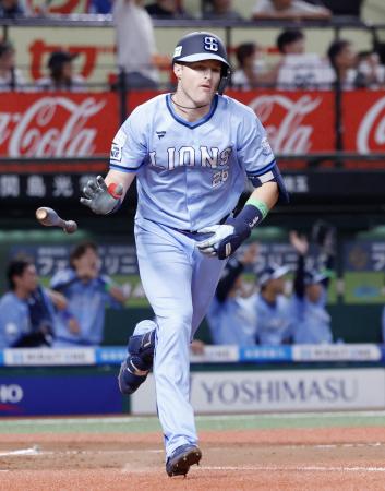 １回西武２死、左越えに本塁打を放ったネビン＝ベルーナドーム 