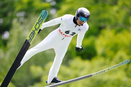 男子成年で優勝した小林朔太郎=大倉山