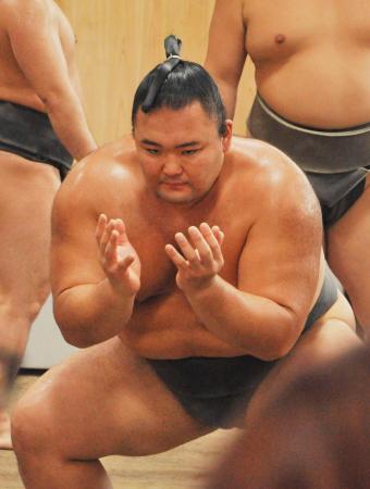 稽古を再開した朝乃山=東京都墨田区の高砂部屋