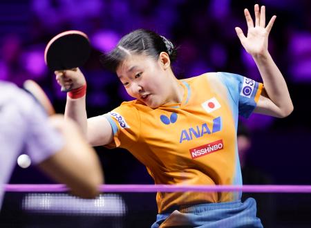 女子シングルス1回戦で申裕斌と対戦する張本美和=横浜BUNTAI