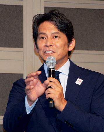 陸上の世界選手権東京大会開幕1カ月前となり取材に応じる大会スペシャルアンバサダーの織田裕二さん=東京都内