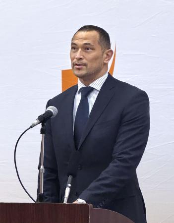 記者会見するスポーツ庁の室伏広治長官=29日午後、文科省