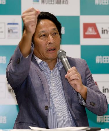 記者会見する青学大の原晋監督＝１２日、島根県出雲市 