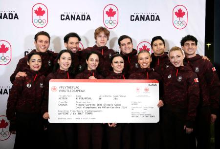 フィギュアスケートのミラノ・コルティナ冬季五輪カナダ代表に決まった選手たち＝１１日、カナダ・ガティノー（ＡＰ＝共同） 