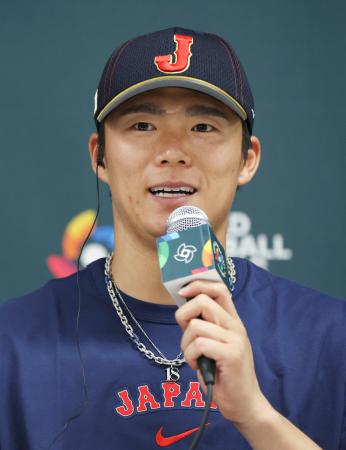 記者会見する山本＝東京ドーム（読売新聞社提供） 