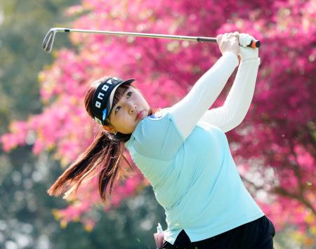 第２日、通算９アンダーで首位の小林光希＝ＵＭＫＣＣ 