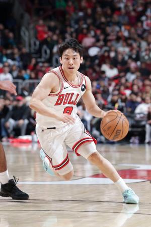 ペーサーズ戦でドリブルするブルズの河村＝シカゴ（ＮＢＡＥ・ゲッティ＝共同） 