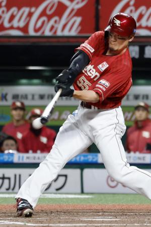 ４回楽天無死三塁、Ｙ安田が右翼線に先制三塁打を放つ＝ベルーナドーム 