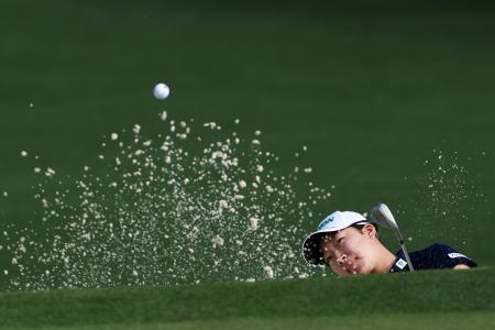 ゴルフのオーガスタ・ナショナル女子アマチュア選手権最終ラウンド、長沢愛羅の２番バンカーショット＝４日、米ジョージア州オーガスタ（ゲッティ＝共同） 