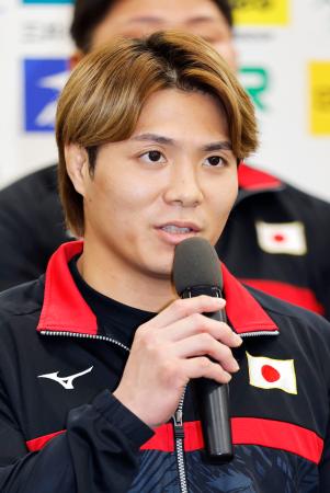 記者会見する、柔道の世界選手権日本代表の阿部一二三＝４日、味の素ナショナルトレーニングセンター 