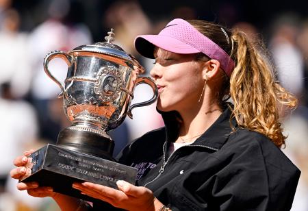 女子シングルスで初優勝したミラ・アンドレエワ＝パリ（共同） 