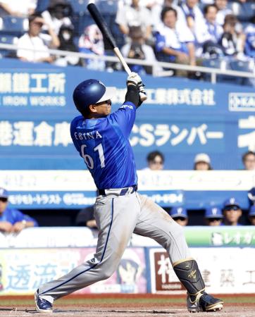 ４回ＤｅＮＡ２死、蝦名が左越えに満塁本塁打を放つ＝ＺＯＺＯマリン 
