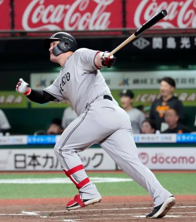 ２回巨人１死、リチャードが左越えに本塁打を放つ＝ベルーナドーム 