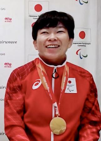 柔道女子５２キロ級（全盲）で金メダルを獲得し、オンラインで記者会見する半谷静香＝２１日 