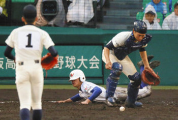 譲らぬ攻防、熱闘再試合 春夏通じて初の1大会2試合