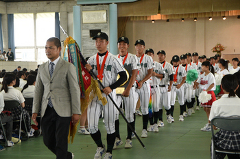 津田学園 学校で壮行会 甲子園へ