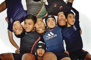 ラグビー 名護高の8選手 親子2代で「聖地」追う