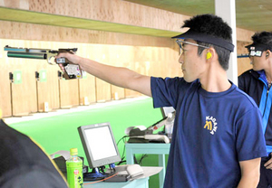 希望郷いわて国体第4日 ライフル射撃 堀水(県警)3位 成年男子AP60発
