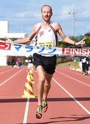男子フレイザー、女子は安里がV NAGOハーフマラソン