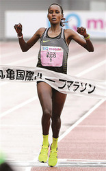 女子・キルワ貫禄のV2 香川丸亀国際ハーフマラソン