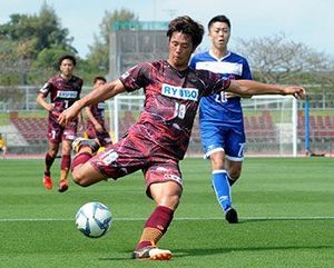 サッカー 琉球、大勝で天皇杯へ