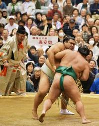 高安登場に大歓声 大相撲春巡業・常陸大宮