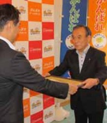 ゴルフ スポーツ振興、県体協に700万円 山口県ゴルフ協に感謝状