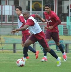 J1鹿島 レオシルバ、練習合流